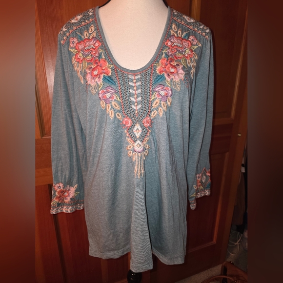 Johnny Was Tops - Johnny Was embroidered Blue/Green 3/4 Sleeve Pull Over Top Shirt Size Medium